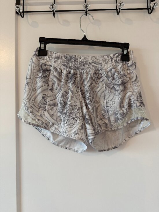lululemon athletica Pants - Lululemon Hotty Hot Short II